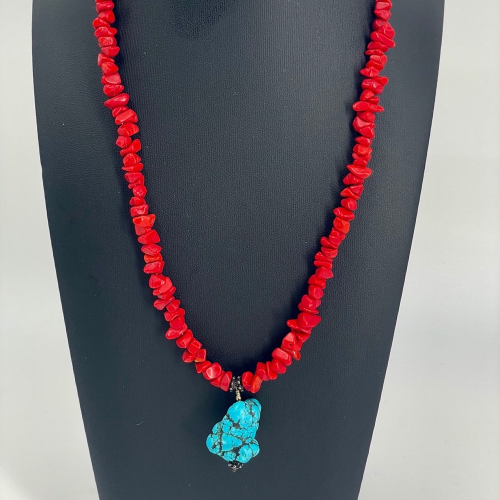 Very nice necklace.